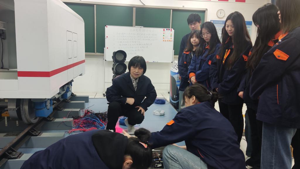 理想坚定 师德高尚